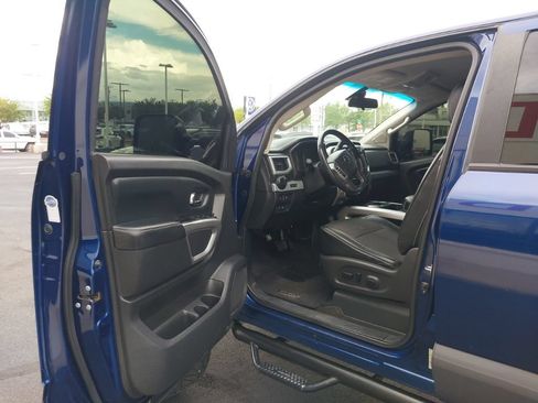 Used 2016 Nissan Titan PRO-4X AWD/4WD image 3