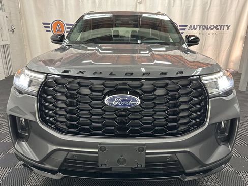 Used 2025 Ford Explorer ST-Line AWD/4WD image 4