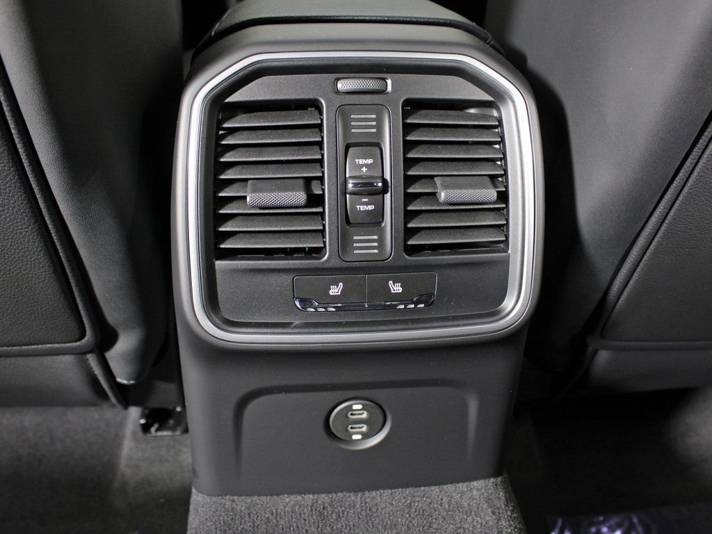 Certified 2026 Porsche Macan AWD/4WD image 35