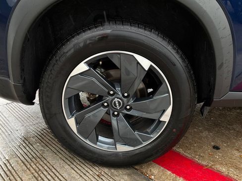 Used 2025 Nissan Rogue SV FWD image 9