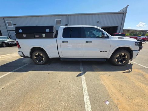 Used 2025 RAM 1500 Big Horn AWD/4WD image 9