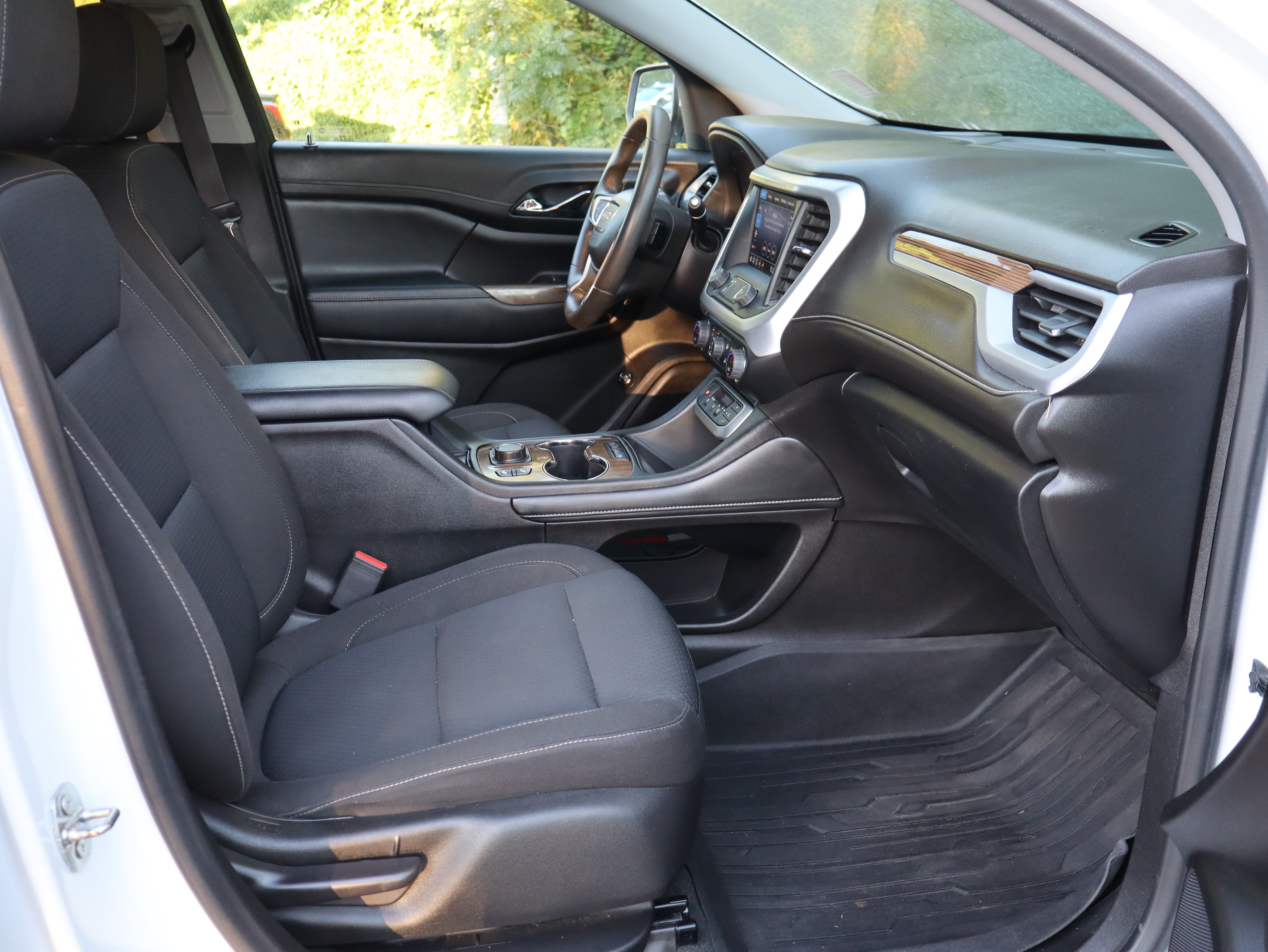 Used 2023 GMC Acadia SLE w/ Driver Convenience Package FWD image 22