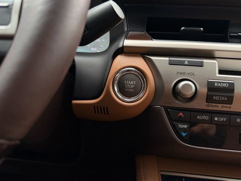 Used 2017 Lexus ES 350 w/ Premium Package image 34