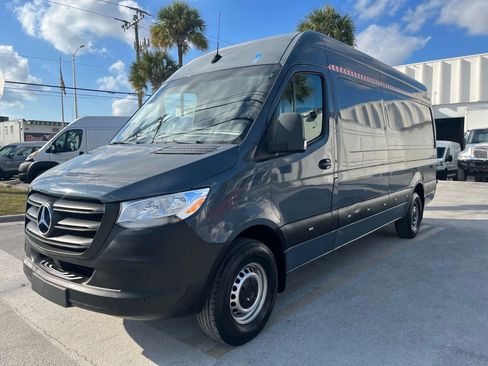 Used 2019 Mercedes-Benz Sprinter 170 image 2