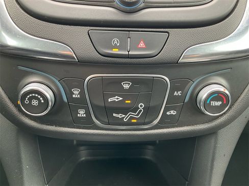 Used 2023 Chevrolet Equinox LT image 21