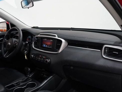 Used 2016 Kia Sorento LX image 18
