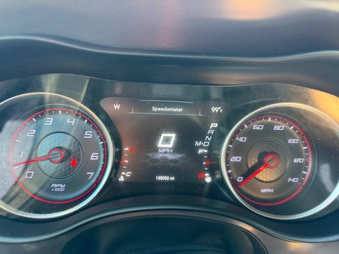 Used 2019 Dodge Charger SXT RWD image 12