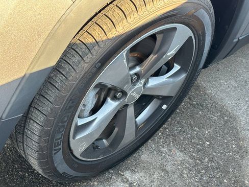 Used 2019 Jeep Cherokee Limited FWD image 14