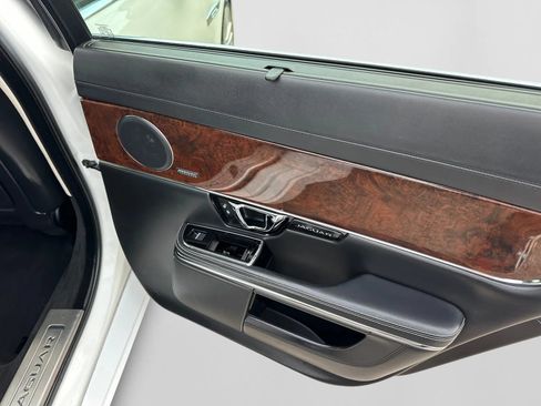Used 2016 Jaguar XJ L Portfolio RWD image 20