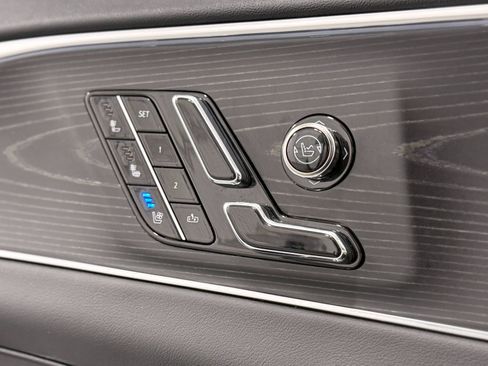 Used 2024 Cadillac Lyriq Sport RWD image 12