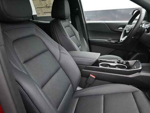 New 2026 Chevrolet Equinox LT w/ Convenience Package II FWD image 25