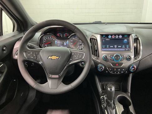 Used 2017 Chevrolet Cruze LT w/ Sun And Sound Package FWD image 8
