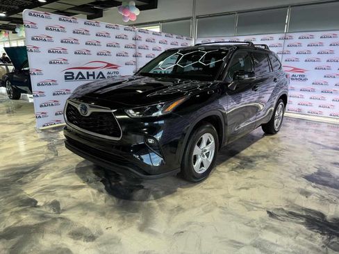 Used 2022 Toyota Highlander LE image 1