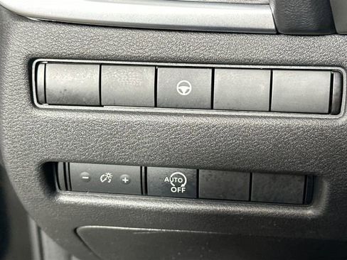 Used 2023 Nissan Rogue SV image 22