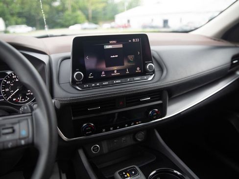 Used 2023 Nissan Rogue SV image 13