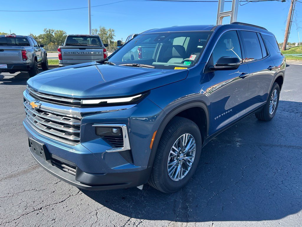 Used 2026 Chevrolet Traverse LT AWD/4WD image 9