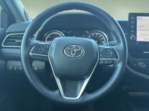 Used 2021 Toyota Camry XLE w/ Navigation Upgrade Package image 9