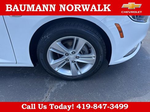 Used 2018 Buick Regal Preferred FWD image 22