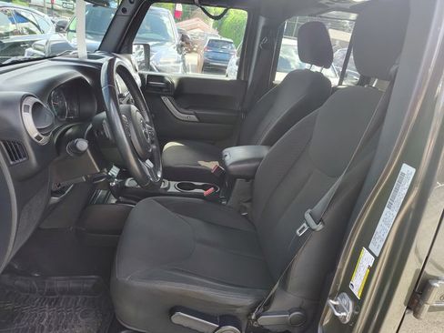 Used 2015 Jeep Wrangler Unlimited Sport AWD/4WD image 9
