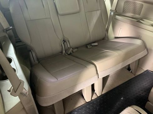Used 2012 Chrysler Town & Country Touring-L w/ Premium Group FWD image 9