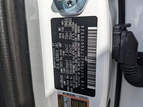 Certified 2025 Kia Sorento LX image 40