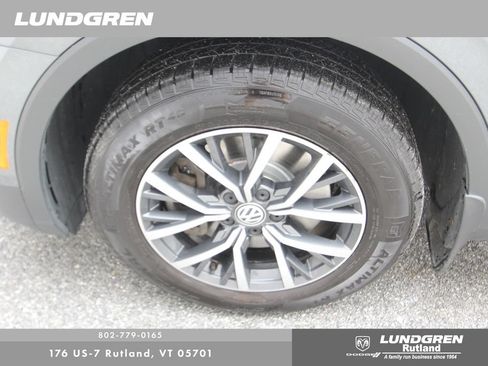 Used 2019 Volkswagen Tiguan SE AWD/4WD image 18