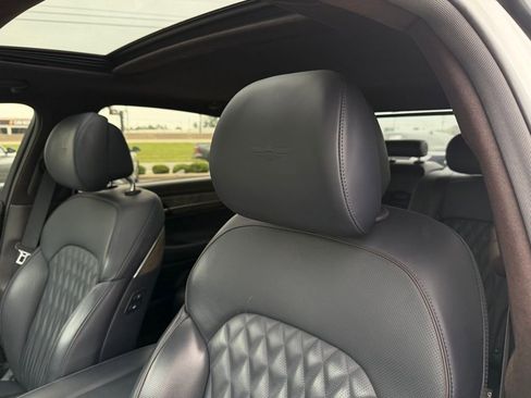 Used 2021 Genesis G90 3.3T Premium RWD image 12