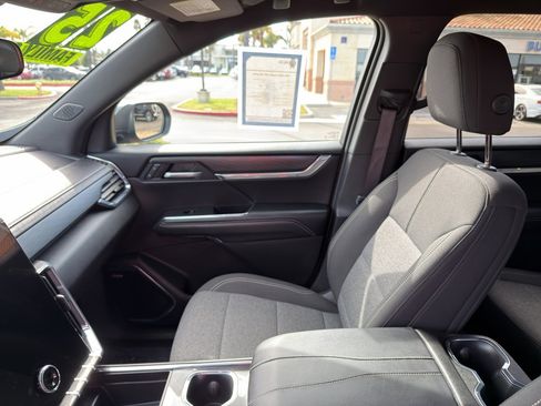 Used 2025 GMC Acadia Elevation image 16