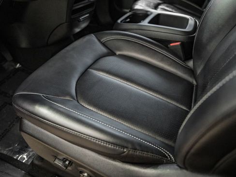 Certified 2025 Chrysler Pacifica Select image 41