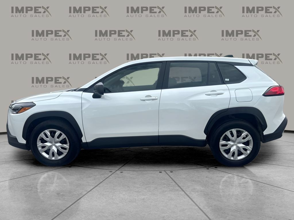 Used 2025 Toyota Corolla Cross L FWD image 2