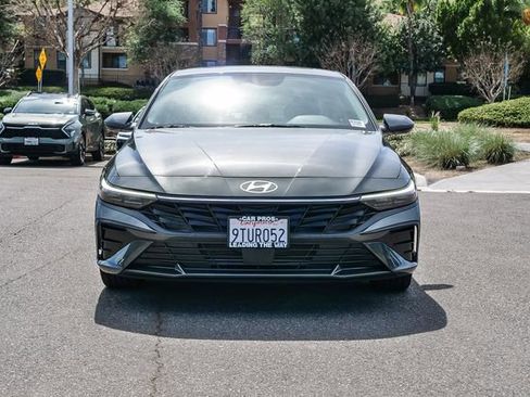 Used 2025 Hyundai Elantra SEL image 3