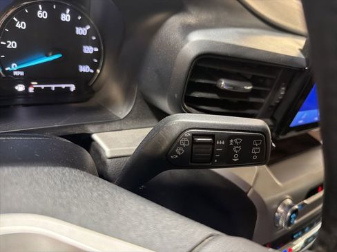 Used 2022 Ford Explorer XLT image 11