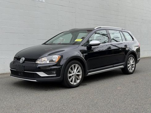Used 2017 Volkswagen Golf Alltrack SE AWD/4WD image 2