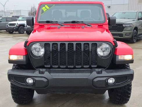 Used 2021 Jeep Gladiator Willys image 9
