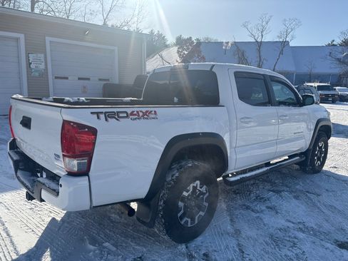 Used 2017 Toyota Tacoma SR5 image 5