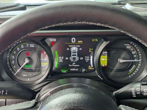 Certified 2025 Jeep Wrangler Unlimited Rubicon 4xe w/ Convenience Group AWD/4WD image 21