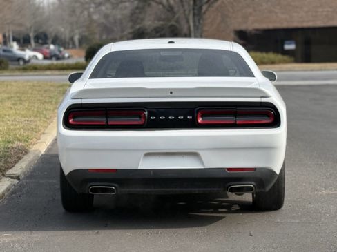 Used 2018 Dodge Challenger SXT image 5