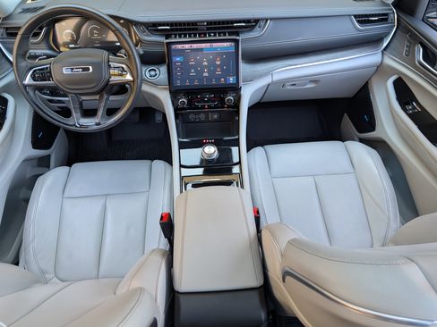 Used 2022 Jeep Grand Cherokee Overland w/ Adv Protech Group III image 23