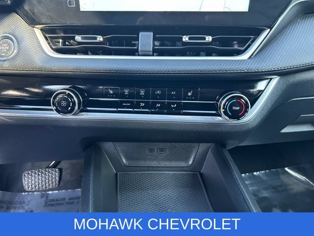 Used 2026 Chevrolet Equinox LT AWD/4WD image 18