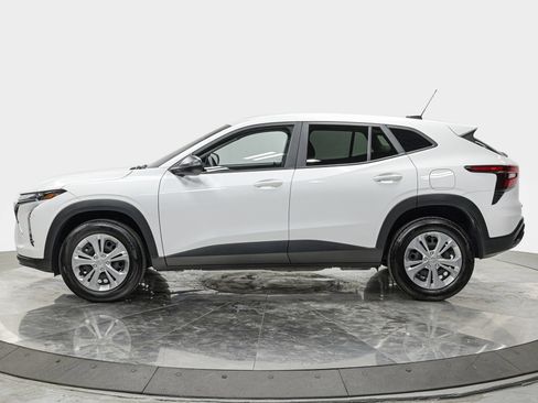 Used 2025 Chevrolet Trax LS FWD image 2
