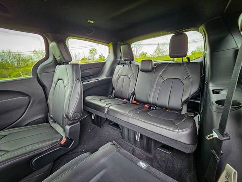 New 2027 Chrysler Pacifica Select FWD image 27