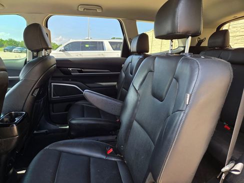 Used 2023 Kia Telluride S FWD image 13