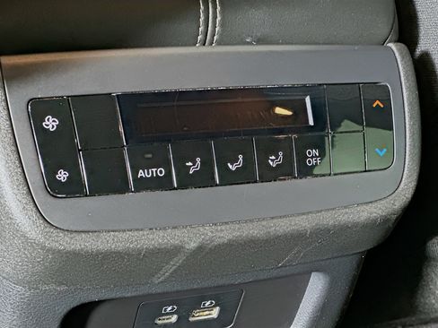Used 2024 Nissan Pathfinder SV FWD image 26
