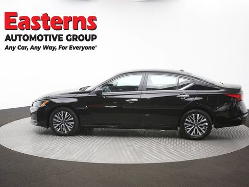 Used 2025 Nissan Altima 2.5 SV FWD image 58