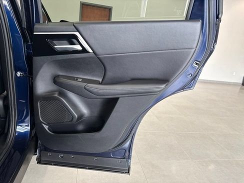 Used 2024 Mitsubishi Outlander SE AWD/4WD image 47