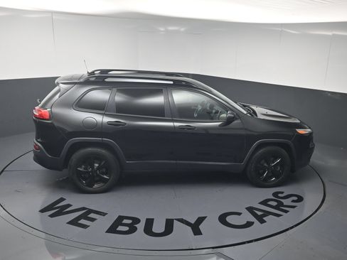 Used 2016 Jeep Cherokee Sport w/ Cold Weather Group AWD/4WD image 33