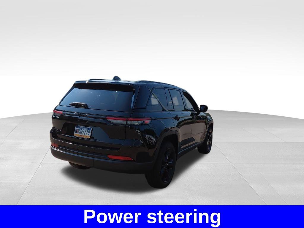 Used 2024 Jeep Grand Cherokee Altitude AWD/4WD image 10