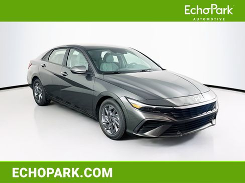 Used 2024 Hyundai Elantra SEL image 1