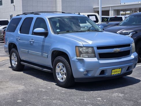 Used 2011 Chevrolet Tahoe LT w/ Luxury Package RWD image 3
