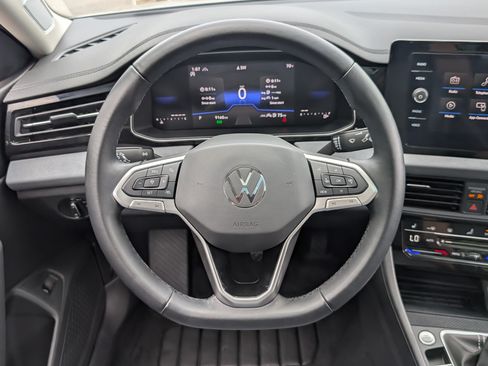 Used 2025 Volkswagen Jetta SE w/ Sunroof Package FWD image 24